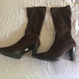 Sketchers something Else brown suede boots